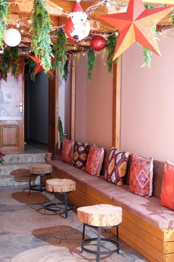 Tebeu Coffe And Bar Bed & Breakfast Vlorë Eksteriør bilde
